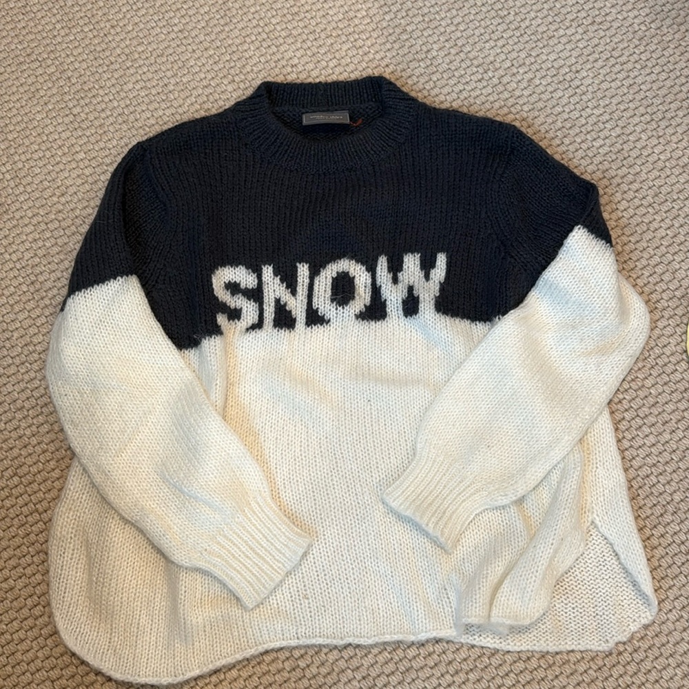 Wooden ships by Paola Buendia sweater. Crew neck.